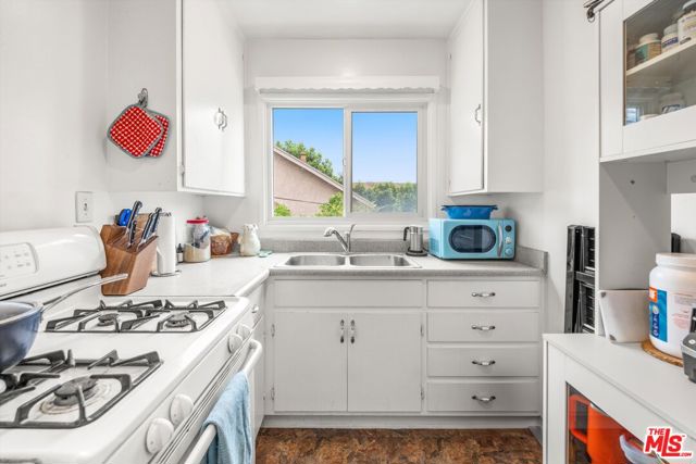 1266 N Flores Street, West Hollywood CA: https://media.crmls.org/mediaz/9cbdc022-3f72-4c8f-b8a4-5ce2bd920f00.jpg