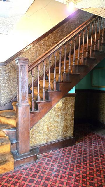 3020 E. 19th st, Oakland CA: https://media.crmls.org/mediaz/9cbe04b2-4502-4078-98da-b9c775ba45ba.jpg