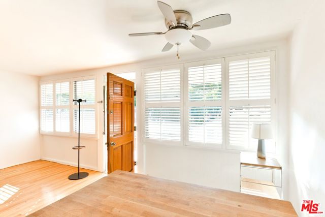 2033 Cloverfield Boulevard, Santa Monica CA: https://media.crmls.org/mediaz/9cbe8297-2ddb-494a-8fbd-61a0fbd33161.jpg