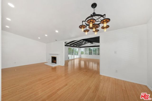 20553 Califa Street, Woodland Hills CA: https://media.crmls.org/mediaz/9cbe8bf5-38d1-42da-8819-1eb7f801d29a.jpg