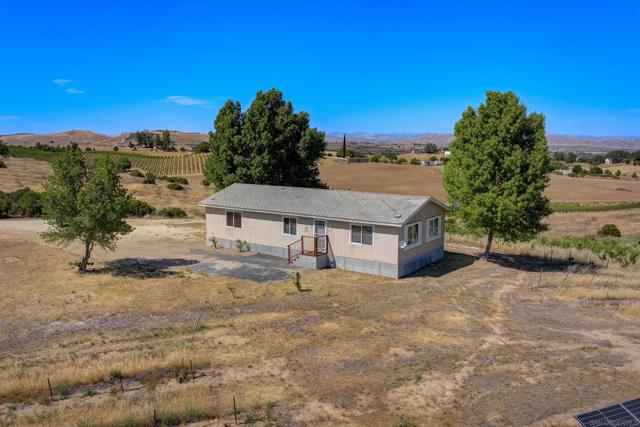 5720 Vista Serrano Way, Paso Robles CA: https://media.crmls.org/mediaz/9cbec036-f315-4f97-8c63-6237cd5b1d02.jpg
