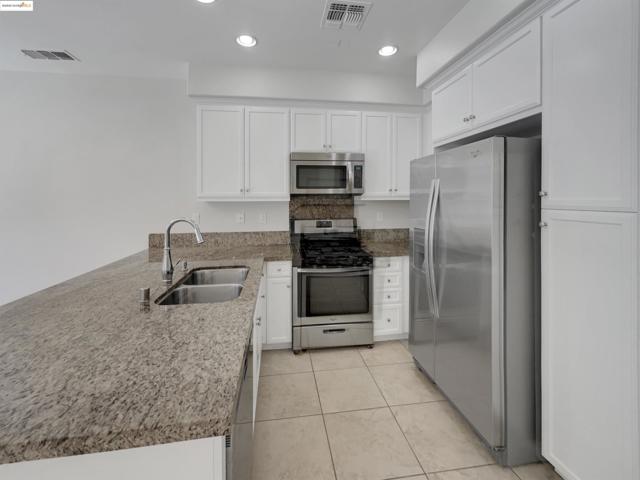 789 King Palm Ln, Brentwood CA: https://media.crmls.org/mediaz/9cbfbb37-8c3d-4ae4-9dbe-d418feb0bdc8.jpg