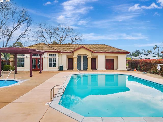 5786 Belleza Dr, Pleasanton CA: https://media.crmls.org/mediaz/9cbfbe90-8a3e-490f-a19c-df2632824ccf.jpg
