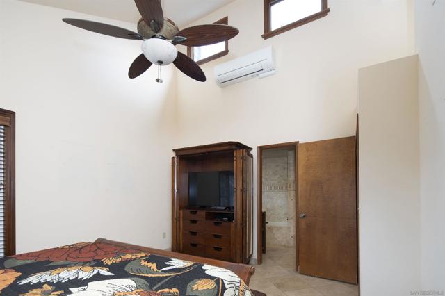 801 Allerton Ct, San Diego CA: https://media.crmls.org/mediaz/9cbfd2d4-15e6-4706-ae6b-d4a471f59b22.jpg