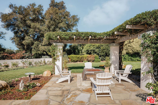 840 Ivy Lane, Montecito CA: https://media.crmls.org/mediaz/9cc052ea-5ac5-493c-88ba-8059bf670d81.jpg