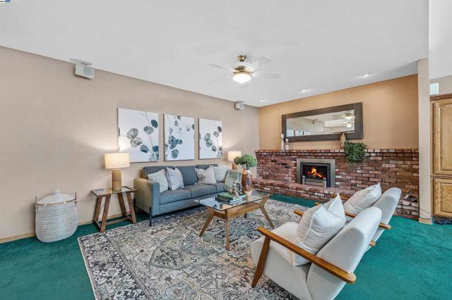 4601 Hampshire Way, Fremont CA: https://media.crmls.org/mediaz/9cc06319-9b57-431f-8a41-95924f9c15e7.jpg