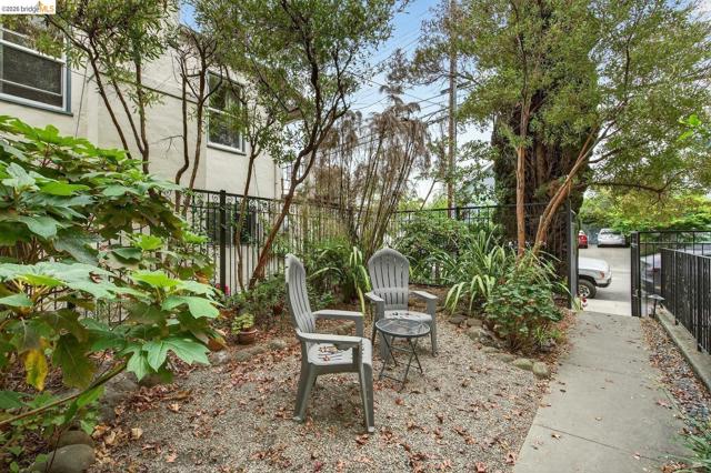 Image 34 of 41 For 848 Stannage Ave 11