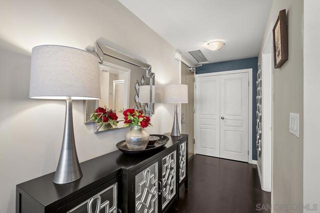 555 Front St, San Diego CA: https://media.crmls.org/mediaz/9cc11579-8ff9-4ec1-8e46-d09c2eacf525.jpg