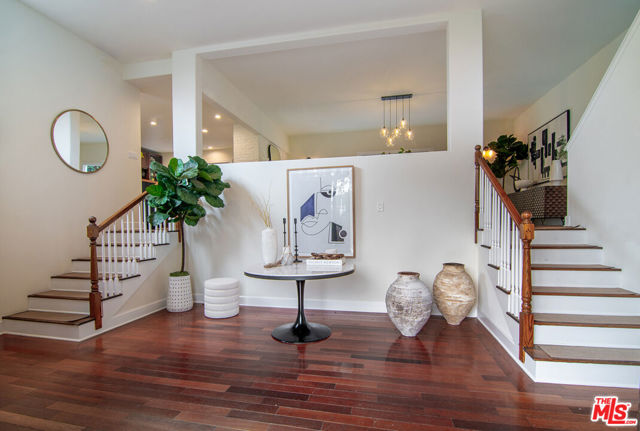 3908 Fairway Avenue, Studio City CA: https://media.crmls.org/mediaz/9cc13e98-8220-4264-bce7-bda39641f783.jpg