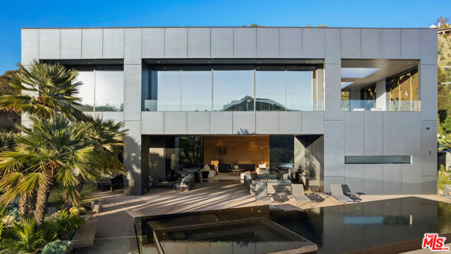 2341 Gloaming Way, Beverly Hills CA: https://media.crmls.org/mediaz/9cc1416c-c08a-4ea4-bc0f-d74f5ee18b50.jpg