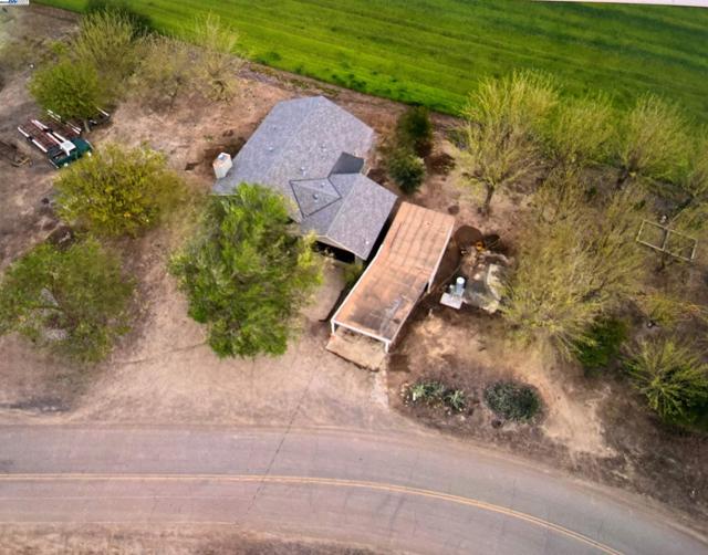 1290 Orange Ave, Patterson CA: https://media.crmls.org/mediaz/9cc16b70-6120-409d-8687-fd64864dceba.jpg