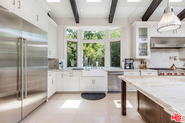 2175 Summitridge Drive, Beverly Hills CA: https://media.crmls.org/mediaz/9cc1c190-8573-4c9a-a377-9222bf207a87.jpg