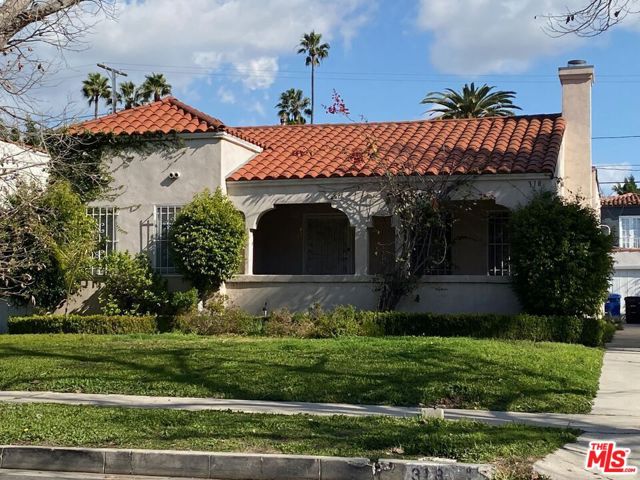 318 N Citrus Avenue, Los Angeles CA: https://media.crmls.org/mediaz/9cc2d639-f5eb-4bcb-9373-770306f00598.jpg