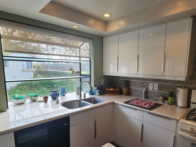 Detail Gallery Image 20 of 30 For 4531 Chateau Deivw, San Diego,  CA 92117 - 2 Beds | 2 Baths