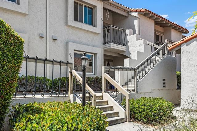 12007 Caminito Campana, San Diego CA: https://media.crmls.org/mediaz/9cc32be3-cfe0-42d7-952d-7eb9722afbe5.jpg