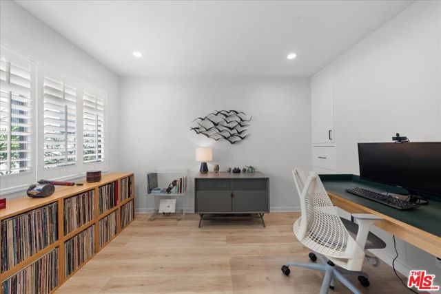 1045 North Kings Road, 204 photo 7