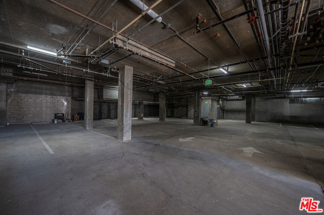 1016 N Martel Avenue, West Hollywood CA: https://media.crmls.org/mediaz/9cc3b5c3-8fc1-4c9c-b1ba-624733842ab9.jpg