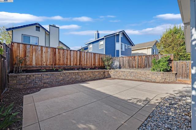 2864 El Capitan Dr, Pleasanton CA: https://media.crmls.org/mediaz/9cc3d35b-5150-41e4-b58c-18dc9cd4c312.jpg