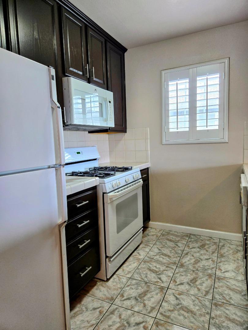 https://media.crmls.org/mediaz/9cc3d55c-968a-4c2a-98e6-8f6b293f206c.jpg?preset=X-Large