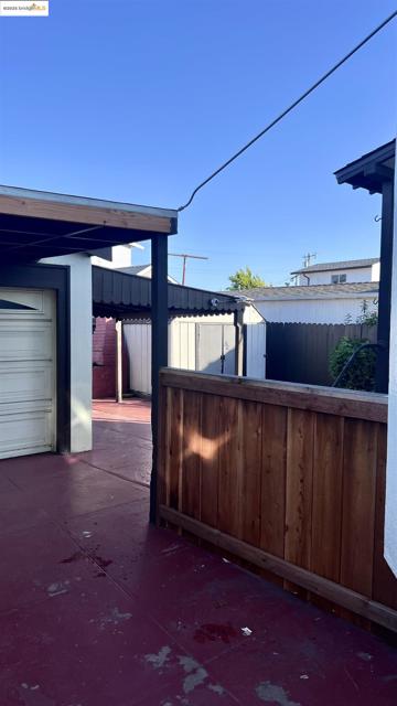 2526 64th Ave, Oakland CA: https://media.crmls.org/mediaz/9cc41e8c-0d33-4e15-a457-92a1e6ea9ae6.jpg