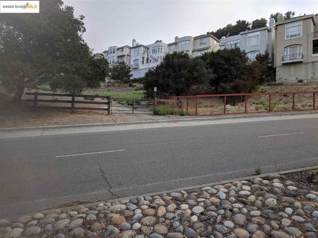 0 Redwood Rd, Oakland CA: https://media.crmls.org/mediaz/9cc430ec-c829-433b-9bec-6178c756fdeb.jpg