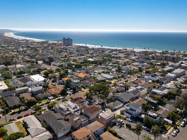 938 Opal St, San Diego CA: https://media.crmls.org/mediaz/9cc4311f-a82f-4a42-8359-0e896caf8de2.jpg