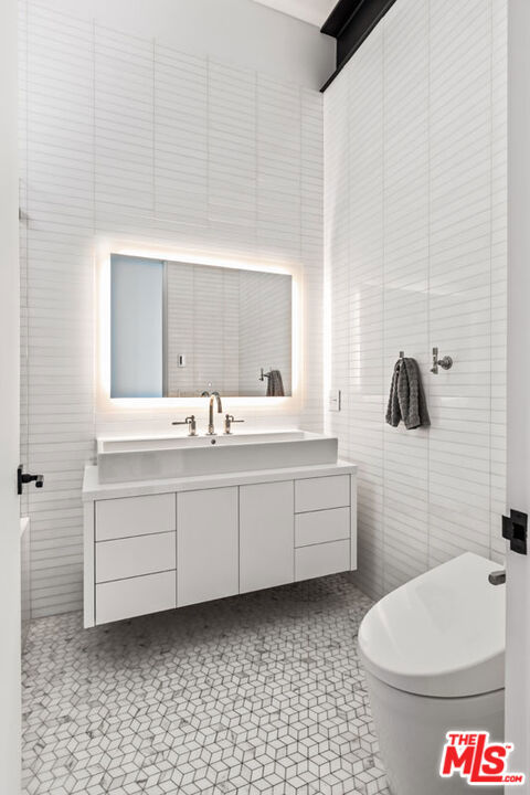1346 Abbot Kinney Boulevard, Venice CA: https://media.crmls.org/mediaz/9cc44b00-948a-4aea-83c2-8404efafb238.jpg
