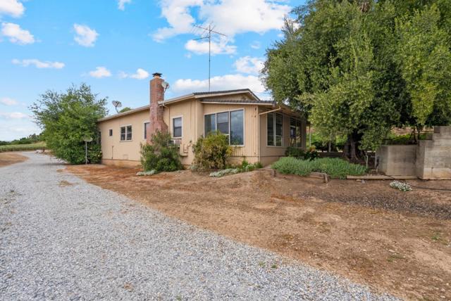 804 Comstock Road, Hollister CA: https://media.crmls.org/mediaz/9cc4daa9-de83-451d-af79-b91c8e9e8284.jpg