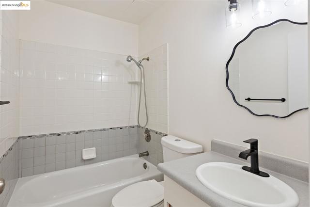 7 Commodore DR, Emeryville CA: https://media.crmls.org/mediaz/9cc4e3b8-0496-4ec3-a32c-72f3079f300b.jpg