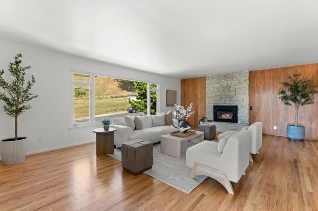 478 Paloma Avenue, Pacifica CA: https://media.crmls.org/mediaz/9cc53962-4ec4-4da8-bbbe-8c78631220c0.jpg