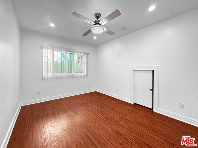 804 E Kelso Street, Inglewood CA: https://media.crmls.org/mediaz/9cc54592-587b-4124-9075-9f2550ad9ae1.jpg