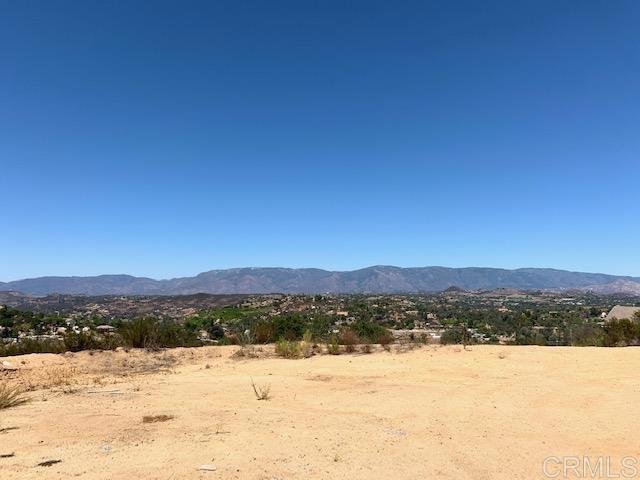 12462 Hillpoint Court, Valley Center CA: https://media.crmls.org/mediaz/9cc56667-7fa5-4f8b-a6ed-25435af3dd3d.jpg