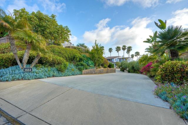 1664 Aryana Drive, Encinitas CA: https://media.crmls.org/mediaz/9cc5f0f7-477a-4178-bac1-9bceac63bb37.jpg