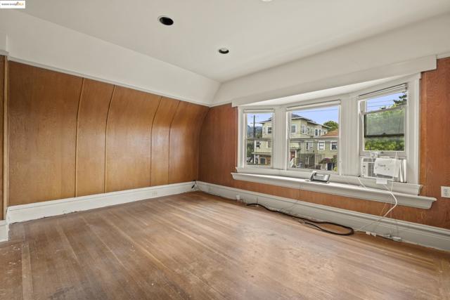 3050 Shattuck, Berkeley CA: https://media.crmls.org/mediaz/9cc69ccb-7b4d-4864-b549-2b6ab4099d42.jpg