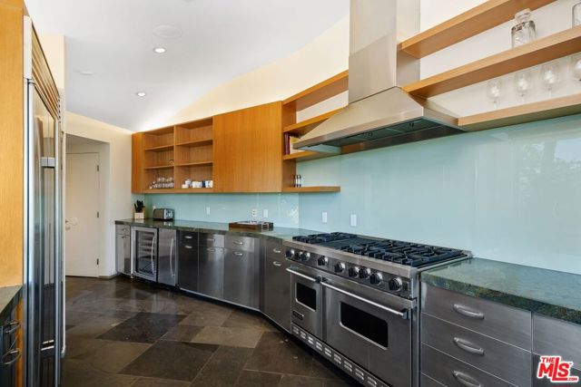 2625 Mar Lu Drive, Los Angeles CA: https://media.crmls.org/mediaz/9cc6d768-1245-4867-a7fd-85b842649d48.jpg