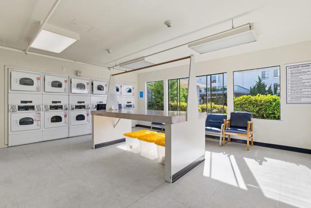 8 Commodore Drive, Emeryville CA: https://media.crmls.org/mediaz/9cc77d49-46d2-4e10-8ef0-cb8912404ce5.jpg