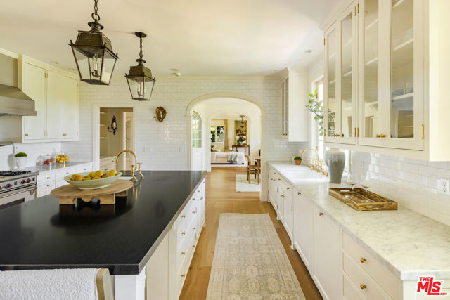 130 S Cliffwood Avenue, Los Angeles CA: https://media.crmls.org/mediaz/9cc7b605-a56c-49b5-8355-8a4f50ea74b5.jpg