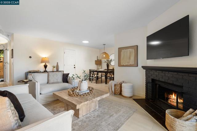 6625 Pioneer Ln, Dublin CA: https://media.crmls.org/mediaz/9cc85223-5ce3-4a73-ba65-cbd74396c5d8.jpg