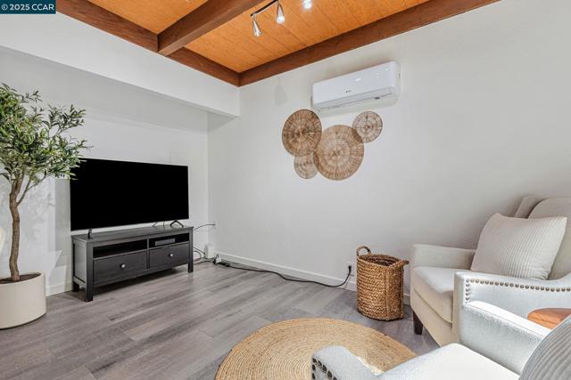290 Olympian Way, Pacifica CA: https://media.crmls.org/mediaz/9cc87b44-2537-482c-b488-869189df8b70.jpg