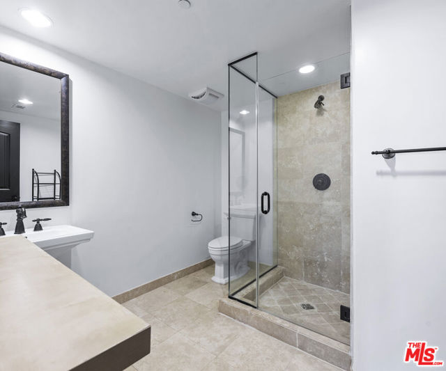 155 N Hamilton Drive, Beverly Hills CA: https://media.crmls.org/mediaz/9cc8f653-0d79-46bc-982c-d66510b7eb09.jpg