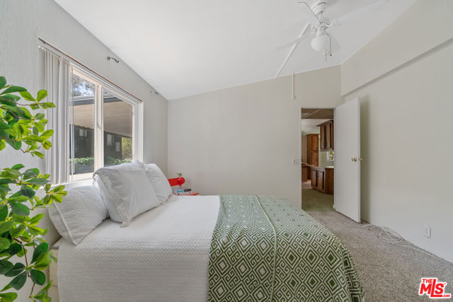 23777 Mulholland Highway, Calabasas CA: https://media.crmls.org/mediaz/9cc908cf-e714-4c30-9b60-81ac04738d80.jpg