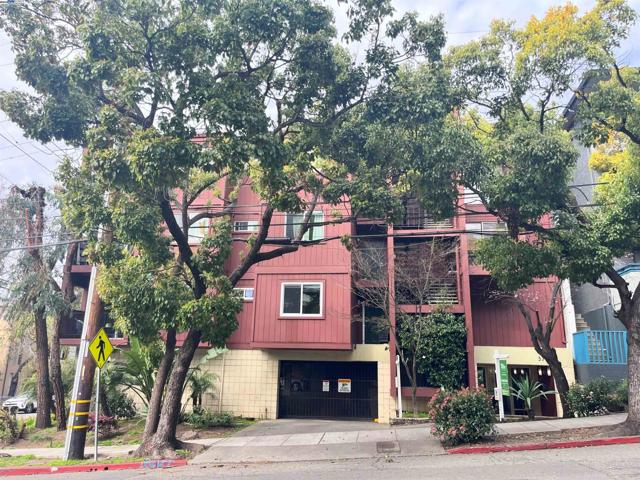 3751 Harrison St, Oakland CA: https://media.crmls.org/mediaz/9cc99861-3f29-4c88-9992-e1e480e28851.jpg