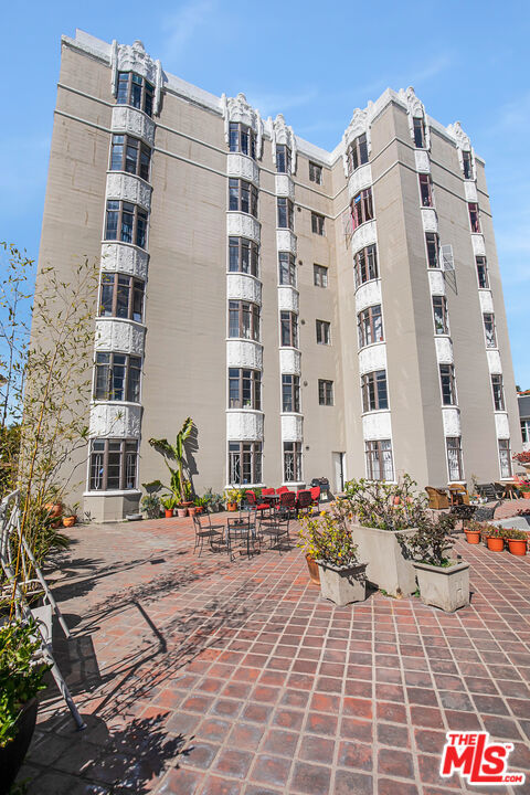 1314 N HAYWORTH Avenue, West Hollywood CA: https://media.crmls.org/mediaz/9cc9c8bf-90fd-437f-a5fb-29501e57cbfd.jpg