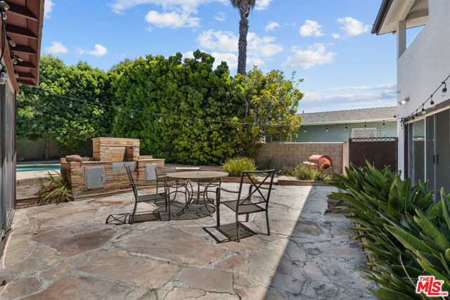 5317 Angeles Vista Boulevard, View Park CA: https://media.crmls.org/mediaz/9cca7e34-bf20-4a4a-bd5e-acec7d22b3e6.jpg