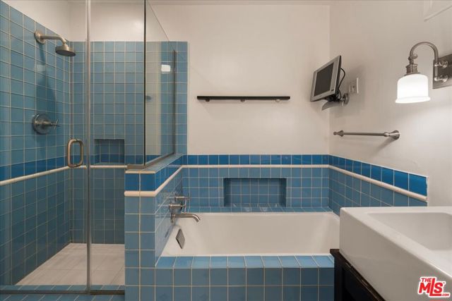 3479 Mandeville Canyon Road, Los Angeles CA: https://media.crmls.org/mediaz/9cca9b7d-a95f-49c8-9b8d-cf0734a4575e.jpg