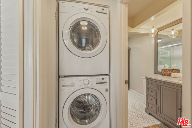 12115 San Vicente Boulevard, Los Angeles CA: https://media.crmls.org/mediaz/9ccc71a2-1304-420c-898b-71108d8dc86d.jpg