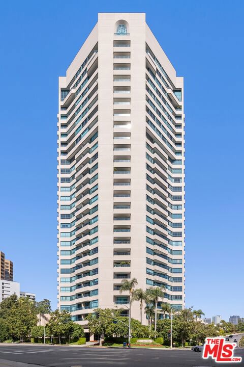 10490 Wilshire Boulevard, Los Angeles CA: https://media.crmls.org/mediaz/9ccc7da9-5a26-4fc0-9cdd-0e8b233dd909.jpg