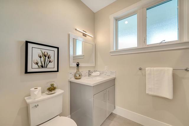 1667 San Carlos Avenue, San Carlos CA: https://media.crmls.org/mediaz/9cccc391-70f9-49f9-909f-a6ac1f0f0fce.jpg
