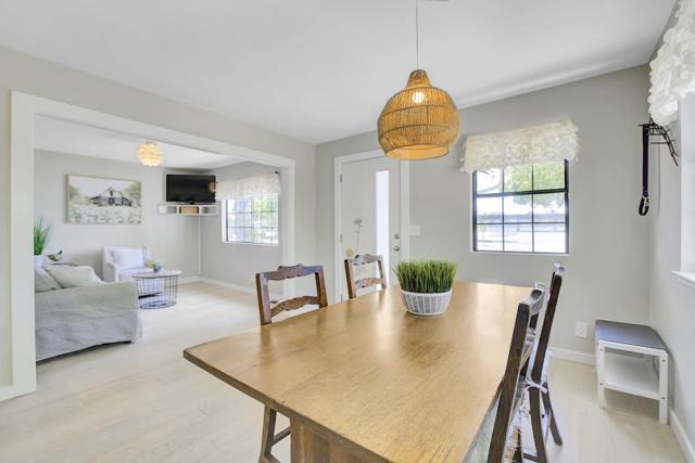 111 E Hedding Street, San Jose CA: https://media.crmls.org/mediaz/9ccd0385-dbfc-478c-a09a-3fb3f9713ffe.jpg