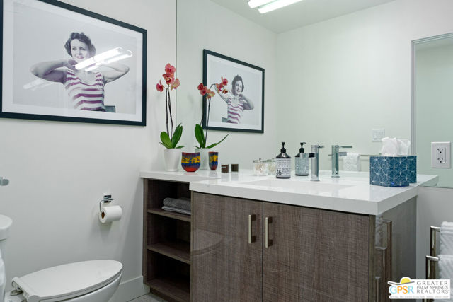 988 E Paseo El Mirador, Palm Springs CA: https://media.crmls.org/mediaz/9ccd51e7-61f9-4010-ba26-6c2342d2bc37.jpg
